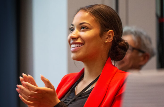 woman clapping at Gartner Data & Analytics Summit